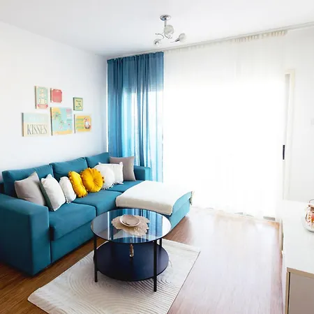 с видом на море маккензи Apartamento Larnaca